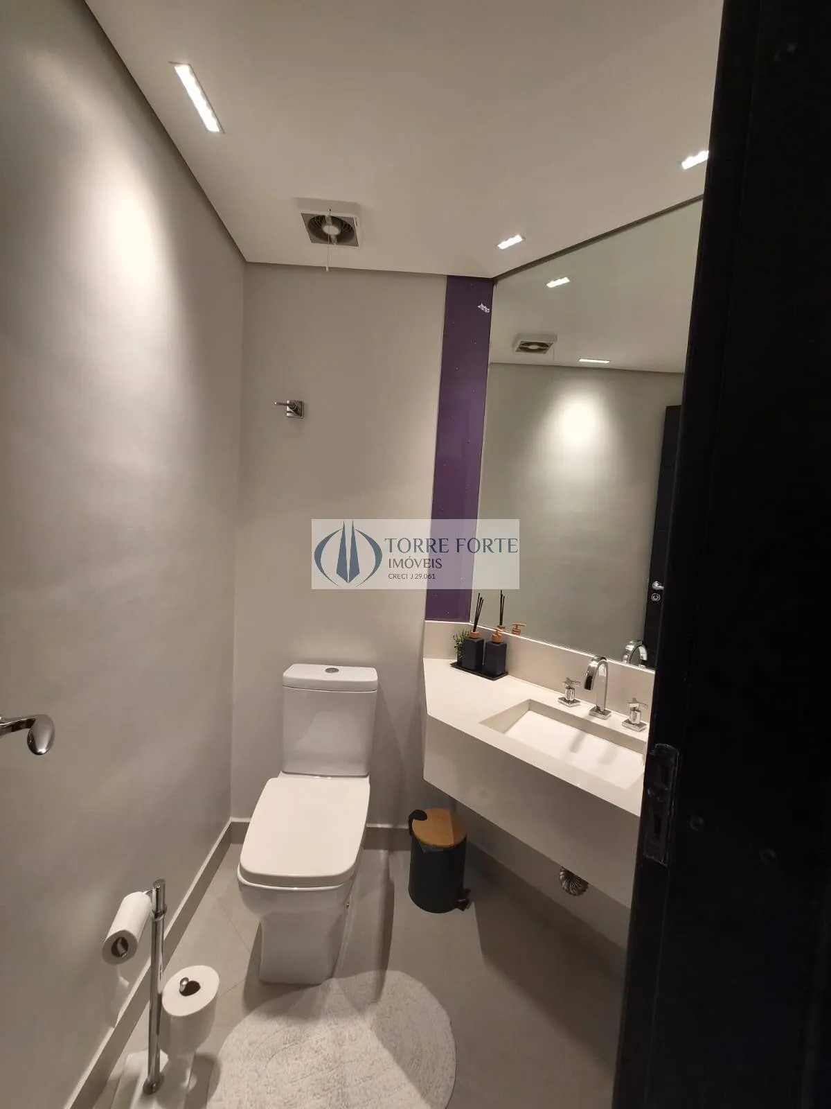 Imagem Excelente apartamento, 170 m² 3 dormitórios sendo 1 suíte máster com closet