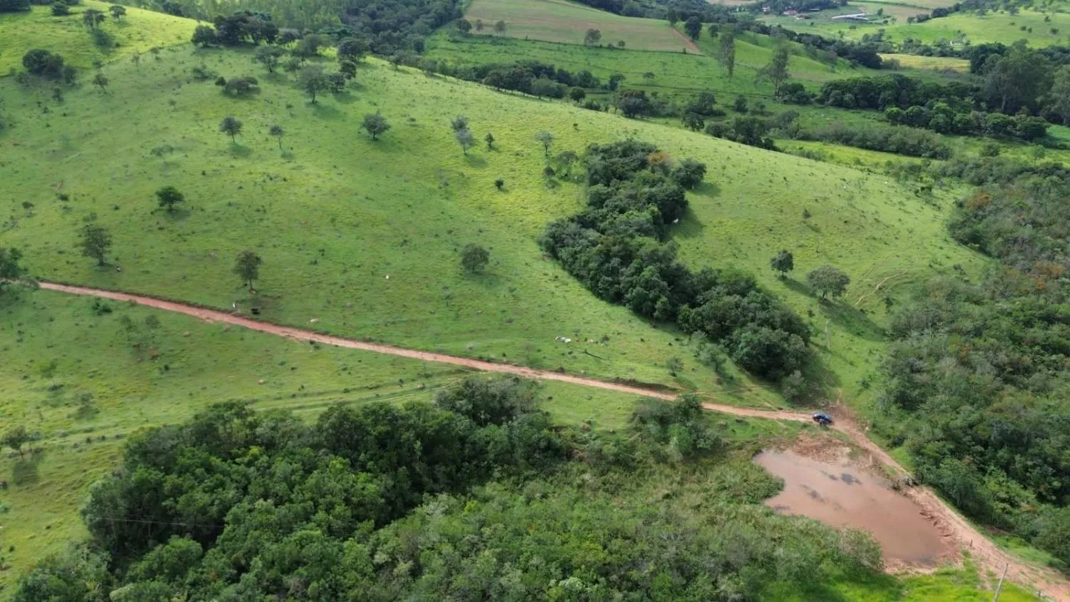 Imagem Terreno à Venda em Carmo da Mata / Cláudio: 27 Hectares com Estrutura Completa de Lazer