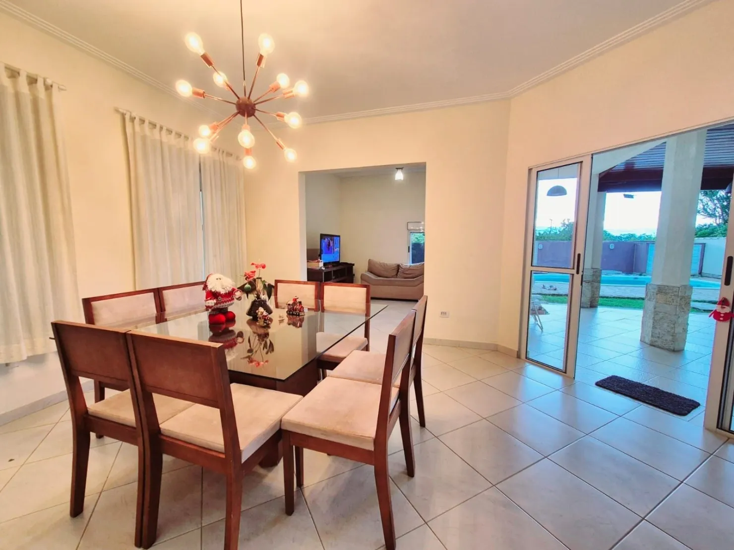 Imagem Luxuosa Casa com Piscina, Área Gourmet e Conexão com a Natureza no Condomínio Real Ville - 435 m² de Terreno