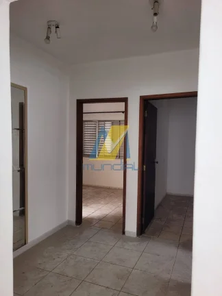 Imagem Casa Sobre Loja com 3 Dormitórios, Suíte e Área de Churrasqueira