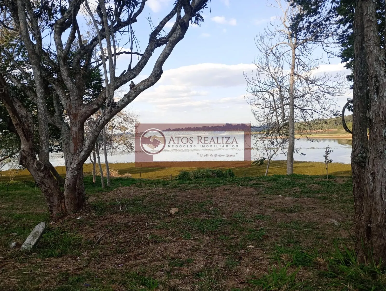 Imagem Vendo Oportunidade no parque do terceiro lago. Vendo casa em condomínio parque terceiro lago, terreno de 504m², 180m² de área útil, 2 Dormitirios, sacada, 2 salas, 2 Banheiros, 3 vagas de garagem, canil e poço artesiano, valor de SUPER Oportunidade. R$ 65