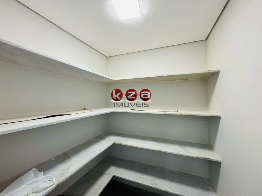 Imagem Casa de Luxo em Condomínio: 5 suítes, 5 salas, 9 banheiros, 4 vagas na cidade de Valinhos-SP, Condomínio Vale do Itamaracá - 760m².