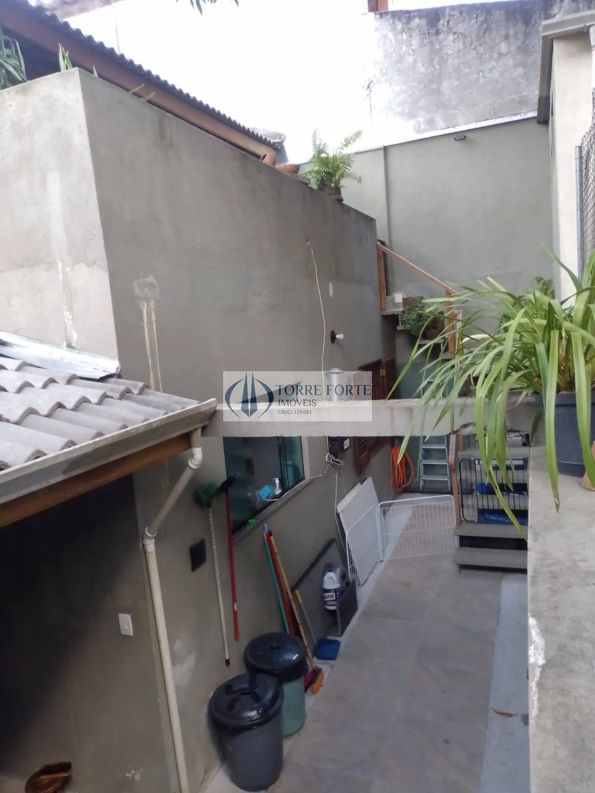 Imagem Casa com estilo moderno, 3 dormitórios, 4 vagas no Jardim Vila Galvão
