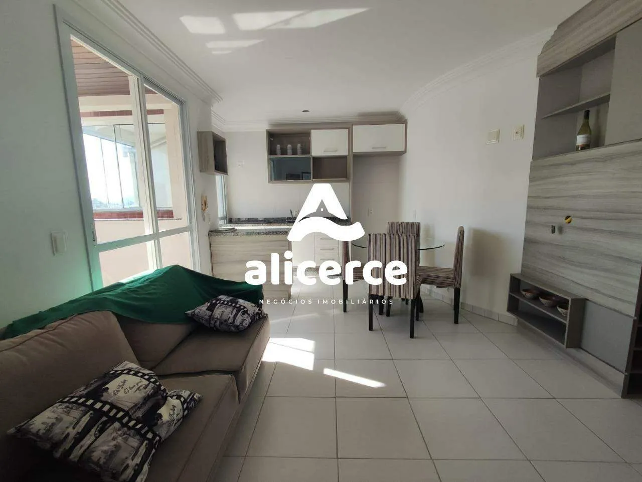 Imagem Apartamento à venda com 2 quartos 2 suítes, 99,06m² em Capoeiras Florianópolis