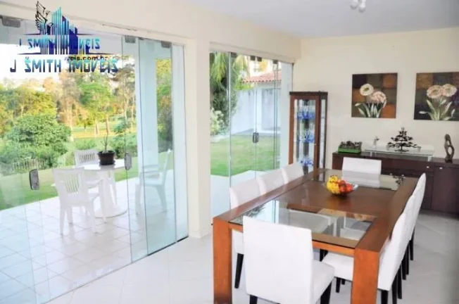 Imagem CASA DE ALTO PADRÃO NUM DOS MELHORES CONDOMÍNIOS DA REGIÃO DA GRANJA VIANA, COM CAMPO DE GOLF.

A...