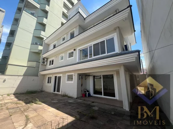 Casa ampla alto padrão e com ótima localização