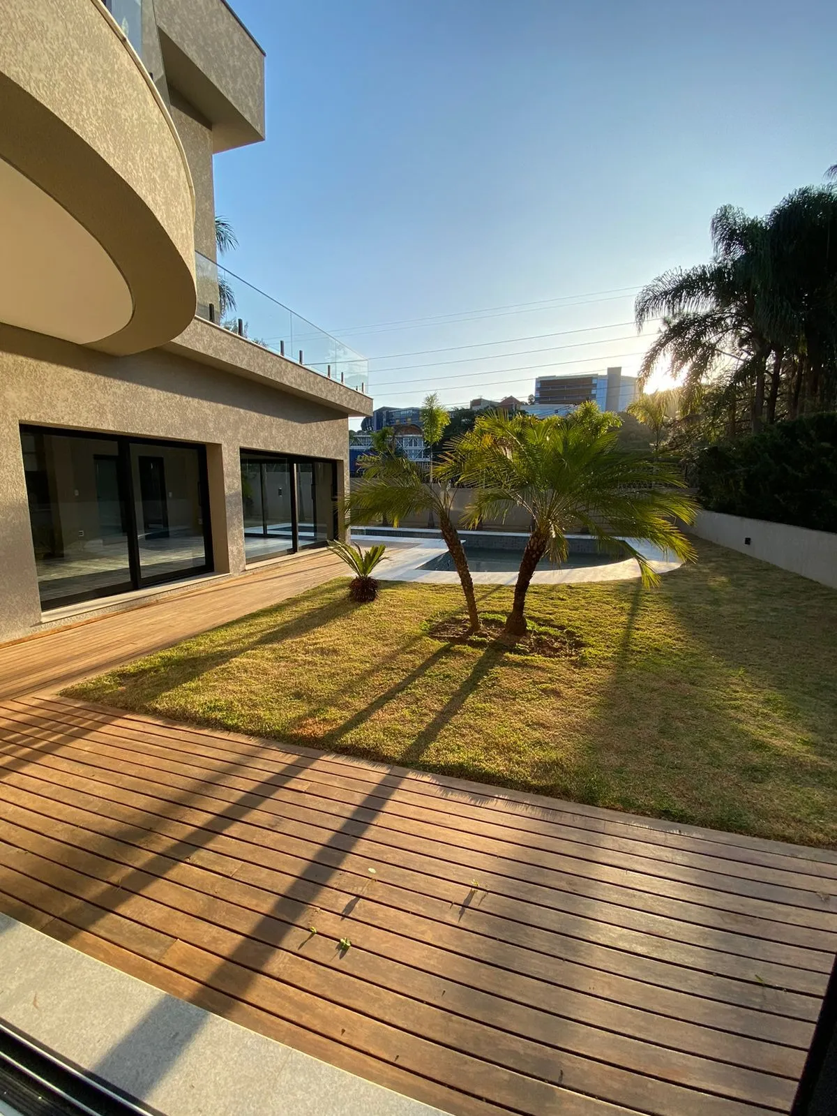 Imagem LINDA CASA NO RESIDENCIAL ALPHAVILLE TAMBORÉ 3 COM 750M²!!!