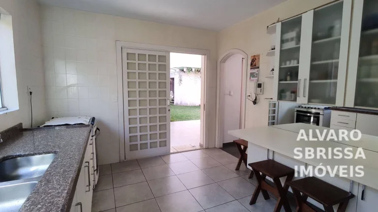 Imagem Casa térrea no Bairro Brasil em Itu, com 4 dormitórios. local nobre, at:315m2 ac:250m2