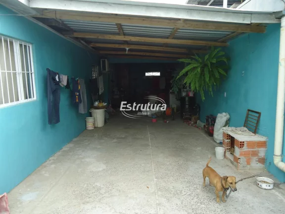 Casa de três dormitórios na Santa marta
