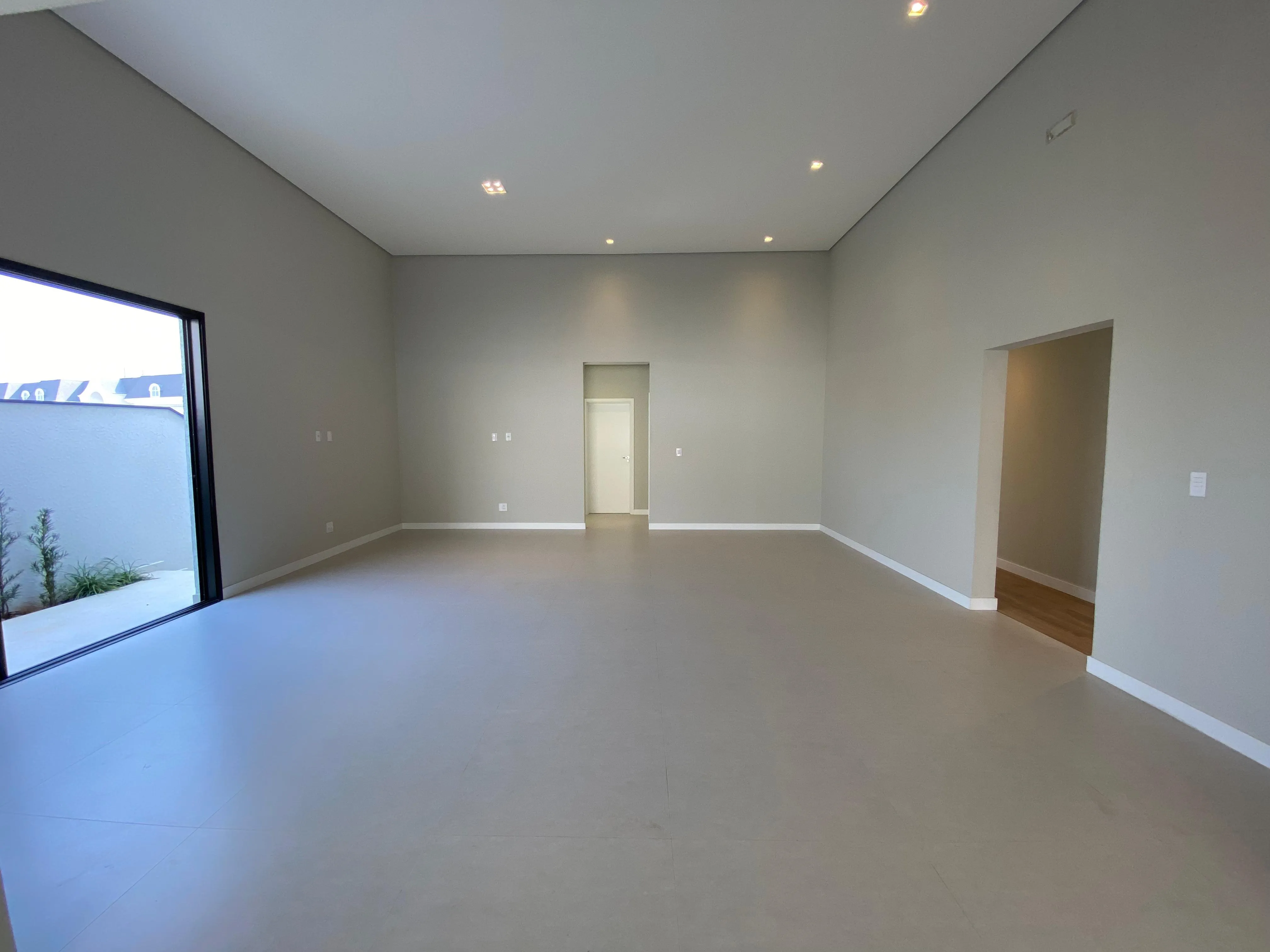 Imagem Residência de Elegância Única: Casa Exclusiva no Alphaville com Design Sofisticado e Área de Lazer Impecável