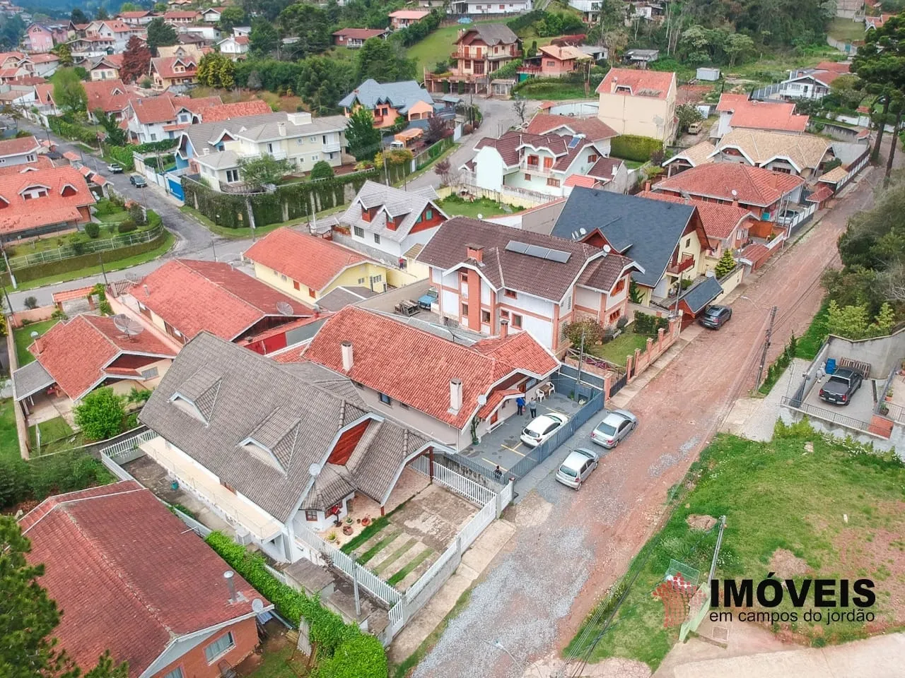 Imagem Comercial à venda 14 Quartos, 14 Suites, 5 Vagas, 380M², Vila Nova Suiça, Campos do Jordão - SP