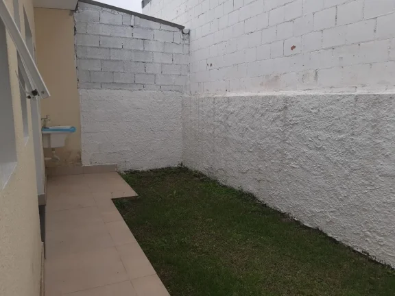 Imagem Imóvel à venda em condomínio de luxo em Cotia-SP, Chácara Tropical, com 3 quartos e 57,80 m² de área.