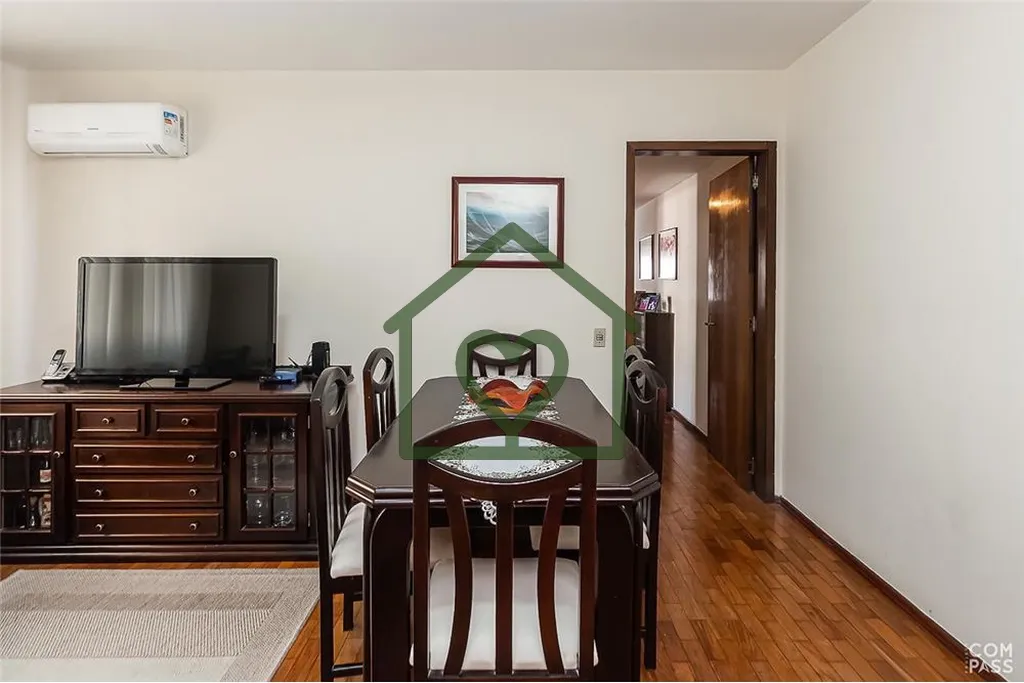 Imagem Apartamento com 82m² privativos, 2 dormitórios, sendo um deles uma suíte, dependência de emprega...