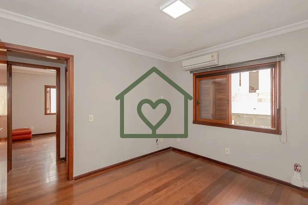 Imagem CASA DE 550m² DESOCUPADA PRONTA PARA MORADIA!
CASA PRINCIPAL COM 3 ANDARES, 5 DORMITÓRIOS, 4 VAGAS...