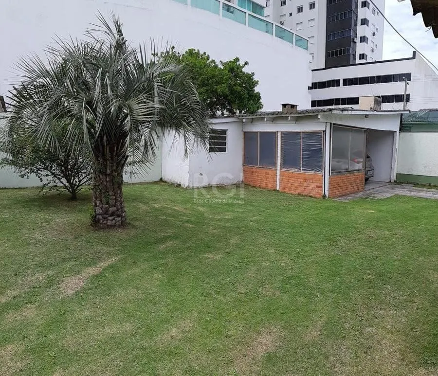 Imagem Casa no Centro de Tramandai com pátio