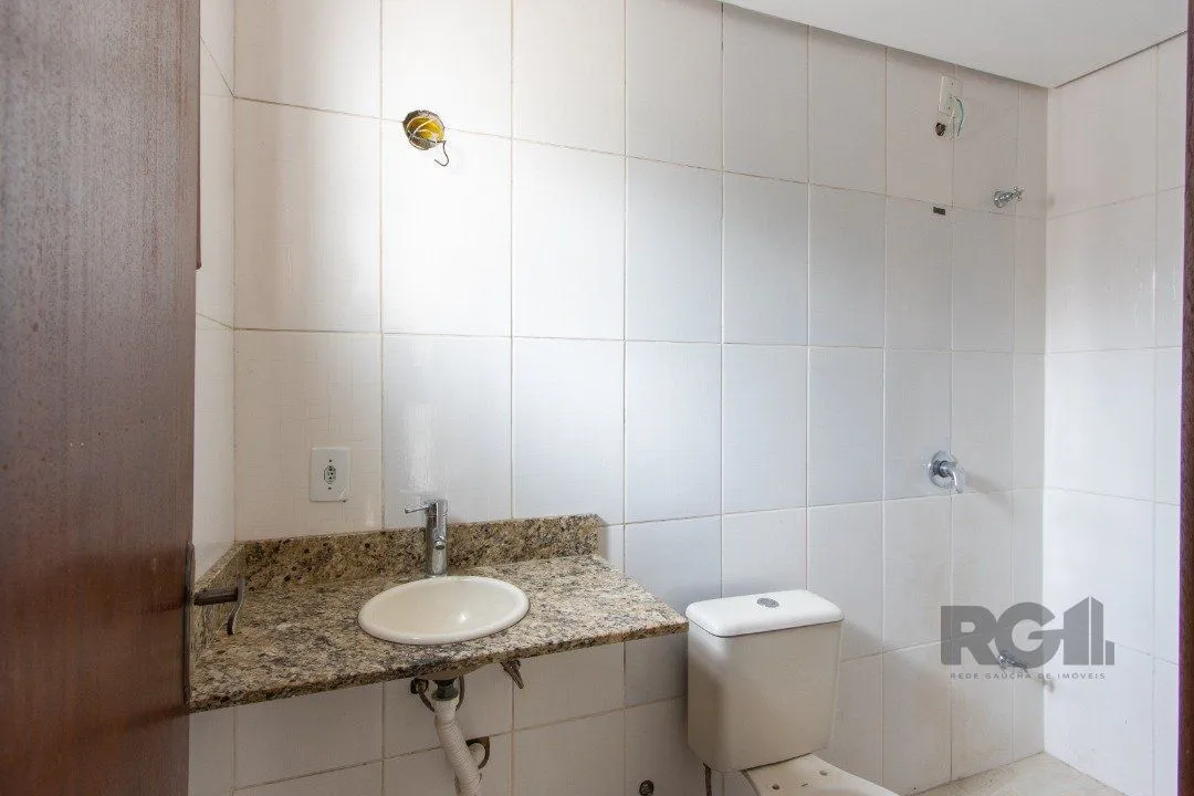 Imagem Sobrado 2 dormitórios mais terreno de esquina de 192m2