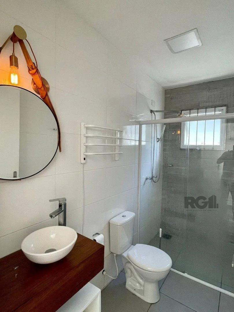 Imagem CASA COM 4 DORMITORIOS SUITE , A 3 QUADRAS DO MAR !!