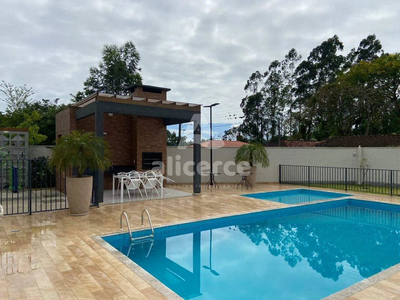 Imagem apartamento pronto, 2 dorm., piscina e sacada no sertão do Maruim - São José - SC