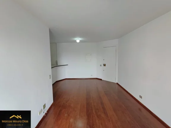 Imagem Apartamento Pinheiros, 2 dormitórios( 1 suíte) e 2 vagas, perto Metrô Fradique e com excelente valor de Condomínio. Edifício com Portaria 24 hs, Gerador e Lazer