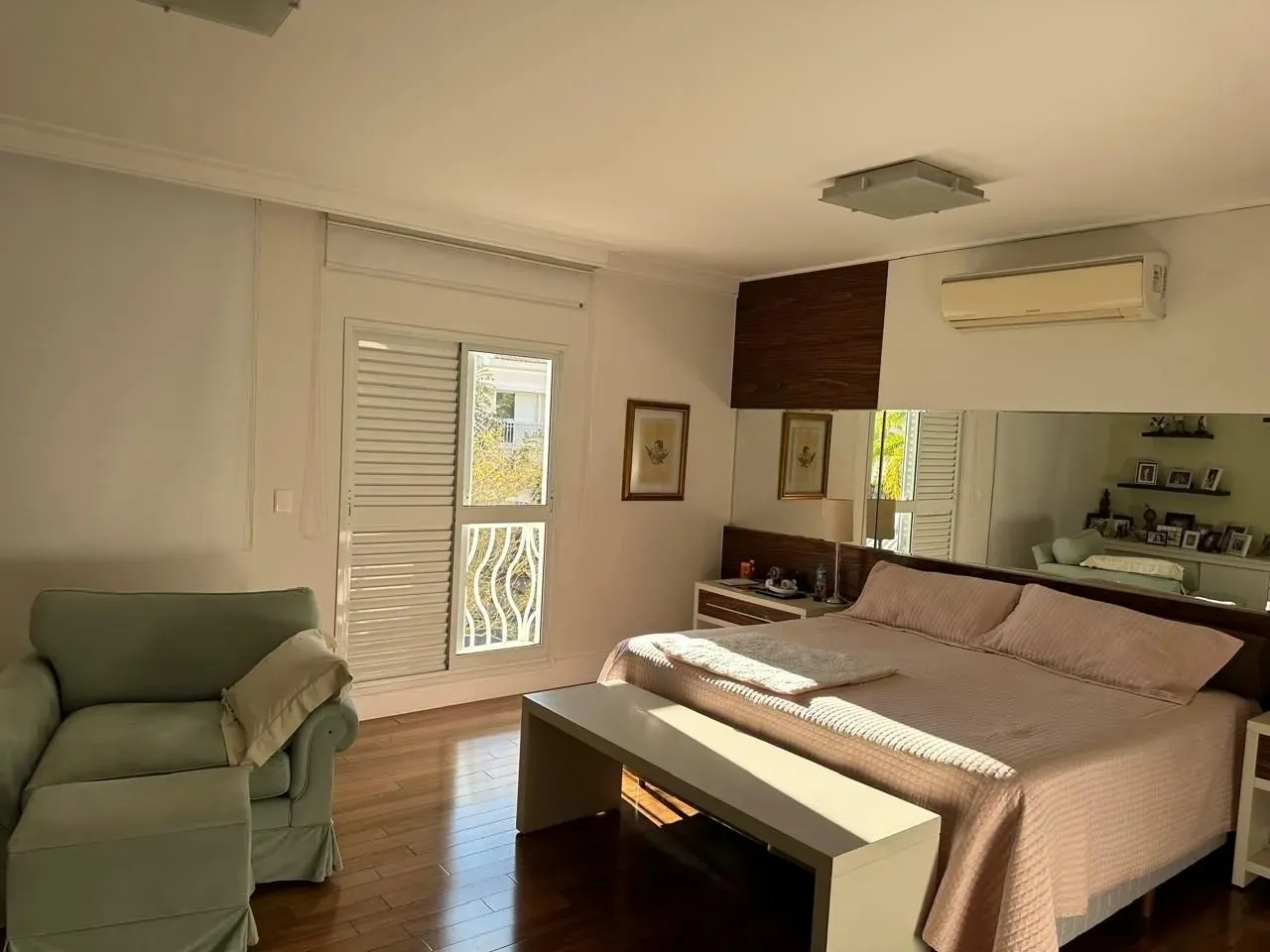 Imagem Casa de Alto Padrão no Condomínio em Tamboré ? 4 Suítes, Piscina e 4 Vagas em Santana de Parnaíba, SP