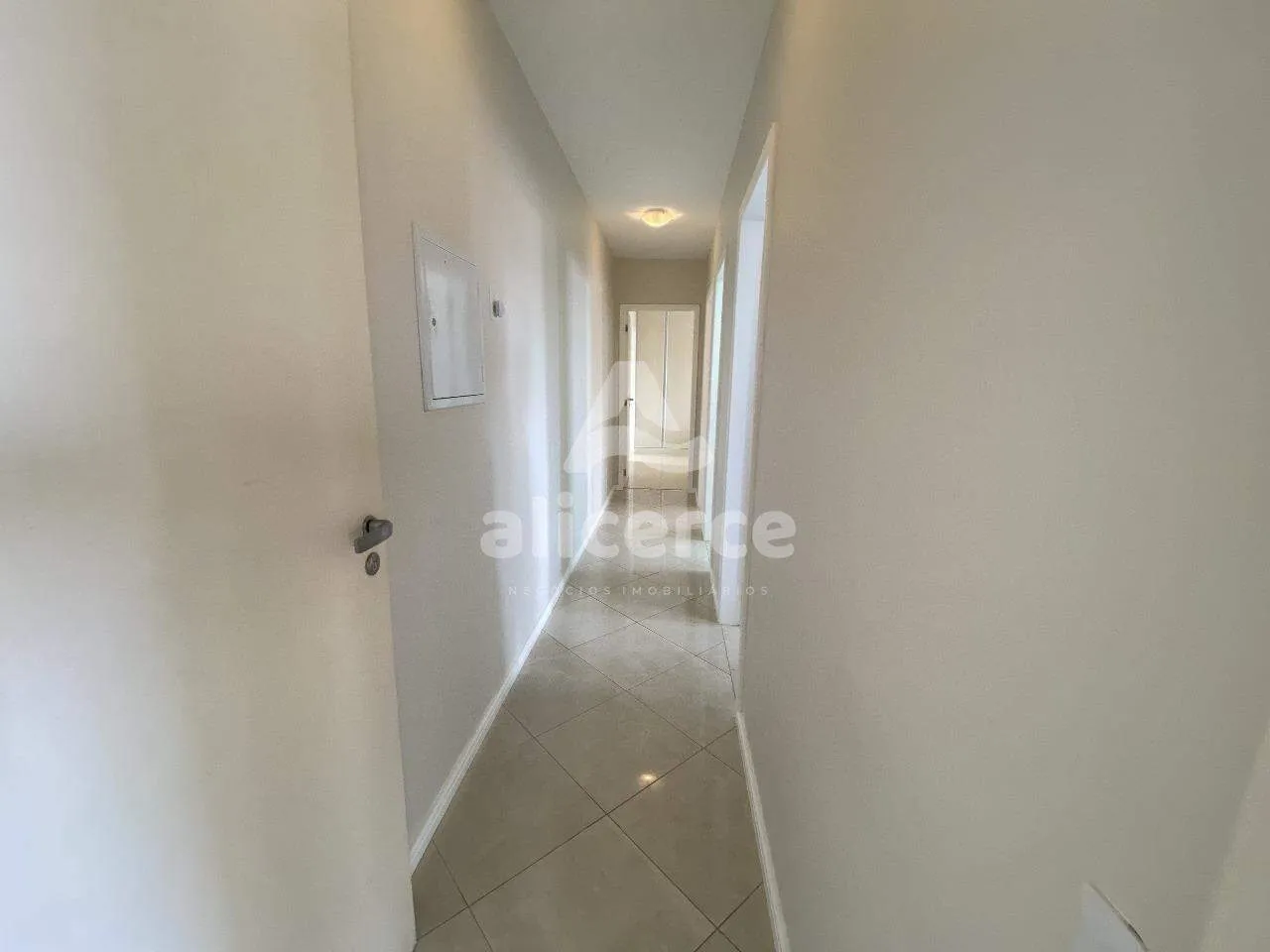 Imagem Apartamento à venda com 3 quartos 1 suíte, 107,71m² em Centro Florianópolis