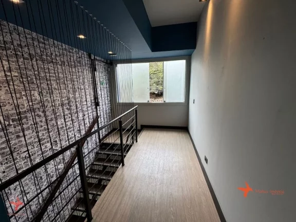 Imagem Casa Comercial à Venda em Pinheiros, São Paulo-SP: 5 Salas, 3 Banheiros, 1 Vaga de Garagem e 120m² de Área