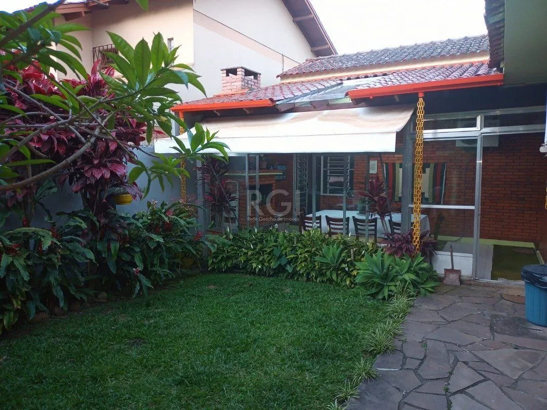 Imagem Casa para Venda - 220m², 3 dormitórios, sendo 1 suites, 1 vaga - Camaquã