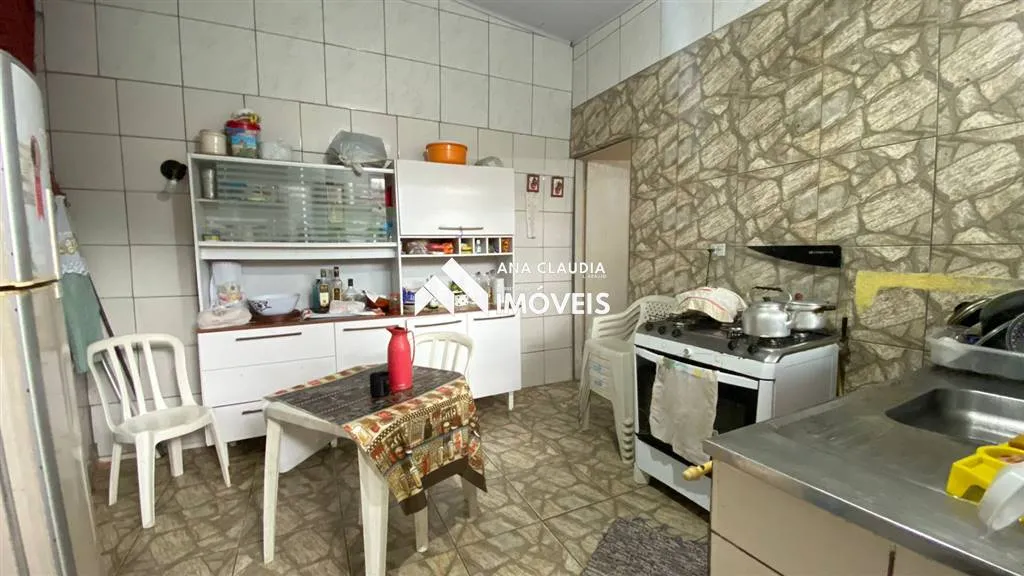 Imagem Casa a venda em Mongaguá litoral de São Paulo, ótima localização próxima a comércios da região casa de praia com jeitinho de interior.