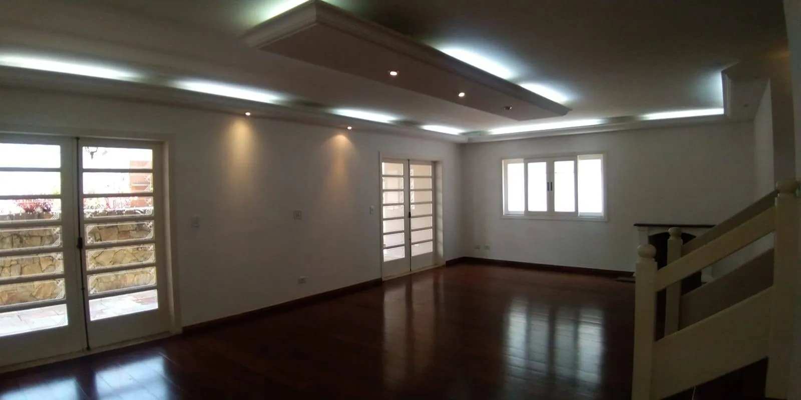 Imagem Casa Luxuosa em Alphaville 5 - Santana de Parnaíba/SP, Frente à Praça, Com 4 Quartos e Lazer Completo
