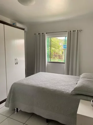Imagem Casa Espetacular a 1,4 km da Praia Central de Garopaba-SC: Mobiliada e Pronta para Você!
