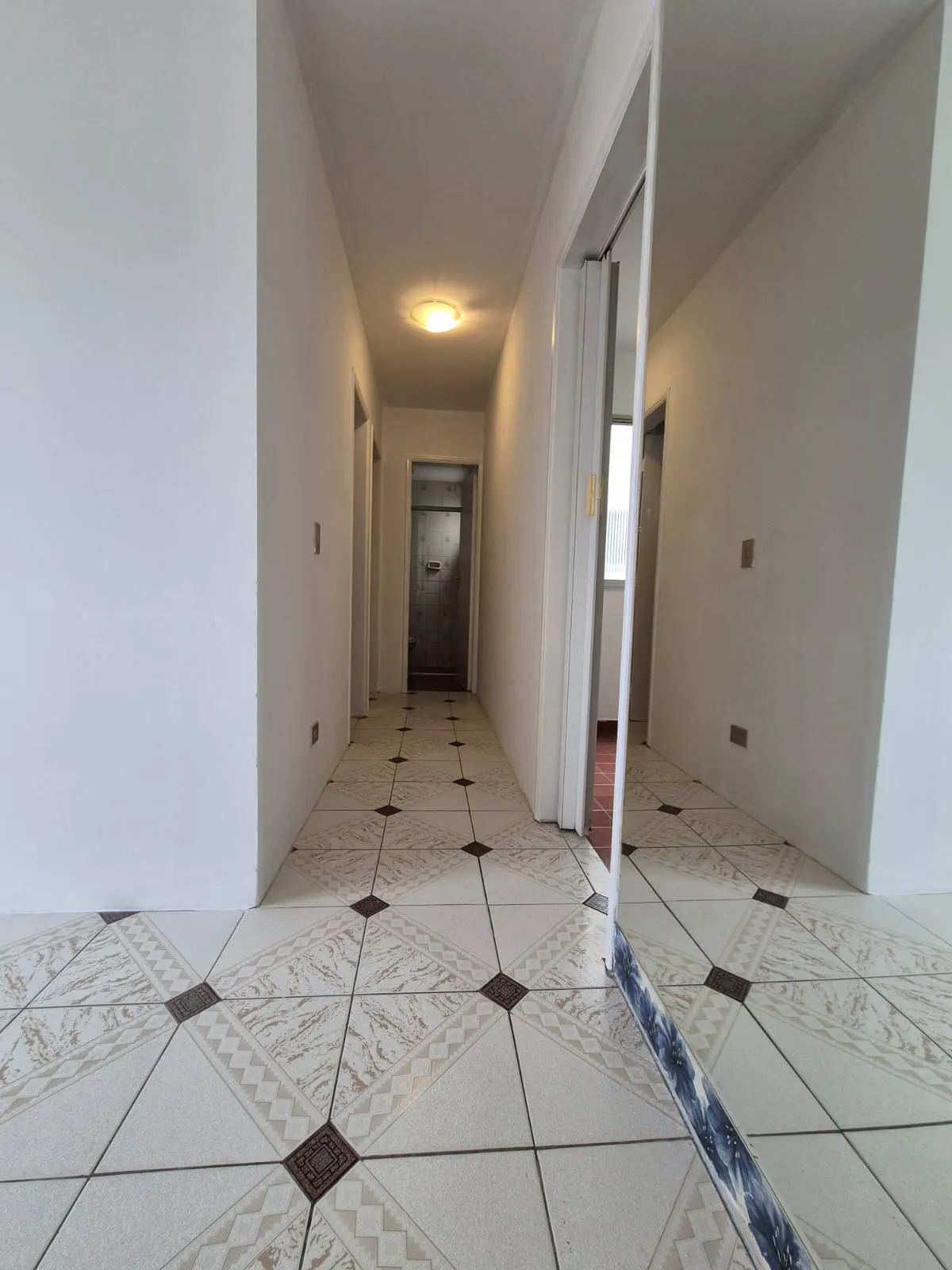 Imagem VENDO AMPLO APARTAMENTO DE 02 DORMITÓRIOS NO BAIRRO JARDIM ORLY!