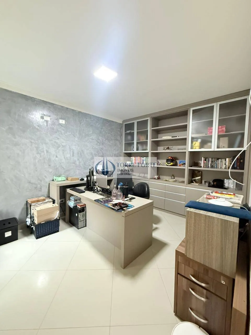 Imagem Linda casa com 4 dormitorios 4 suites 2 vagas na Penha.