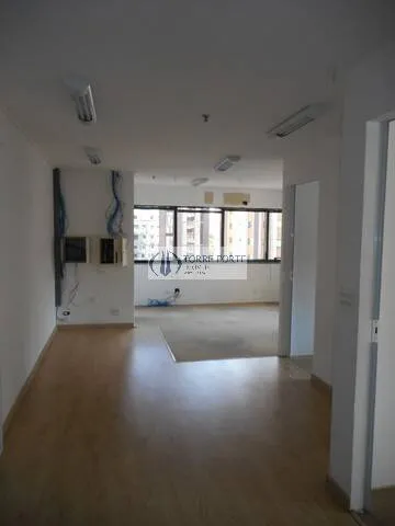 Imagem Ampla sala comercial com 86 m² em Indianópolis, 600 metros Metrô Moema