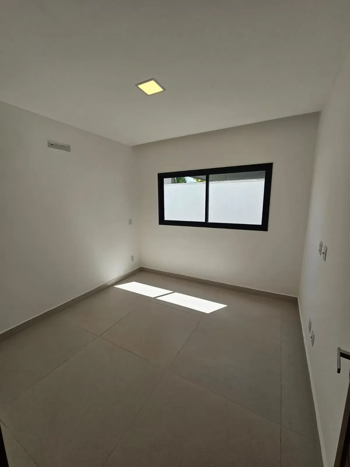 Imagem Casa de Condomínio com 3 Quartos à Venda, 153 metros em Cajupiranga - Parnamirim