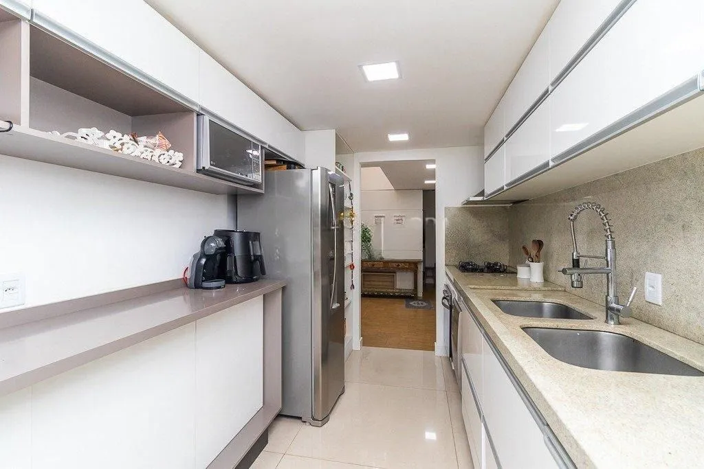 Imagem Casa em condomínio com 4 quartos, 2 suítes e 2 vagas à - Jardim Sabara