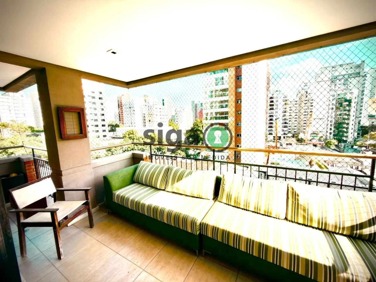 Imagem Apartamento Reformado de 171m² com 3 Suítes e Adega Climatizada.