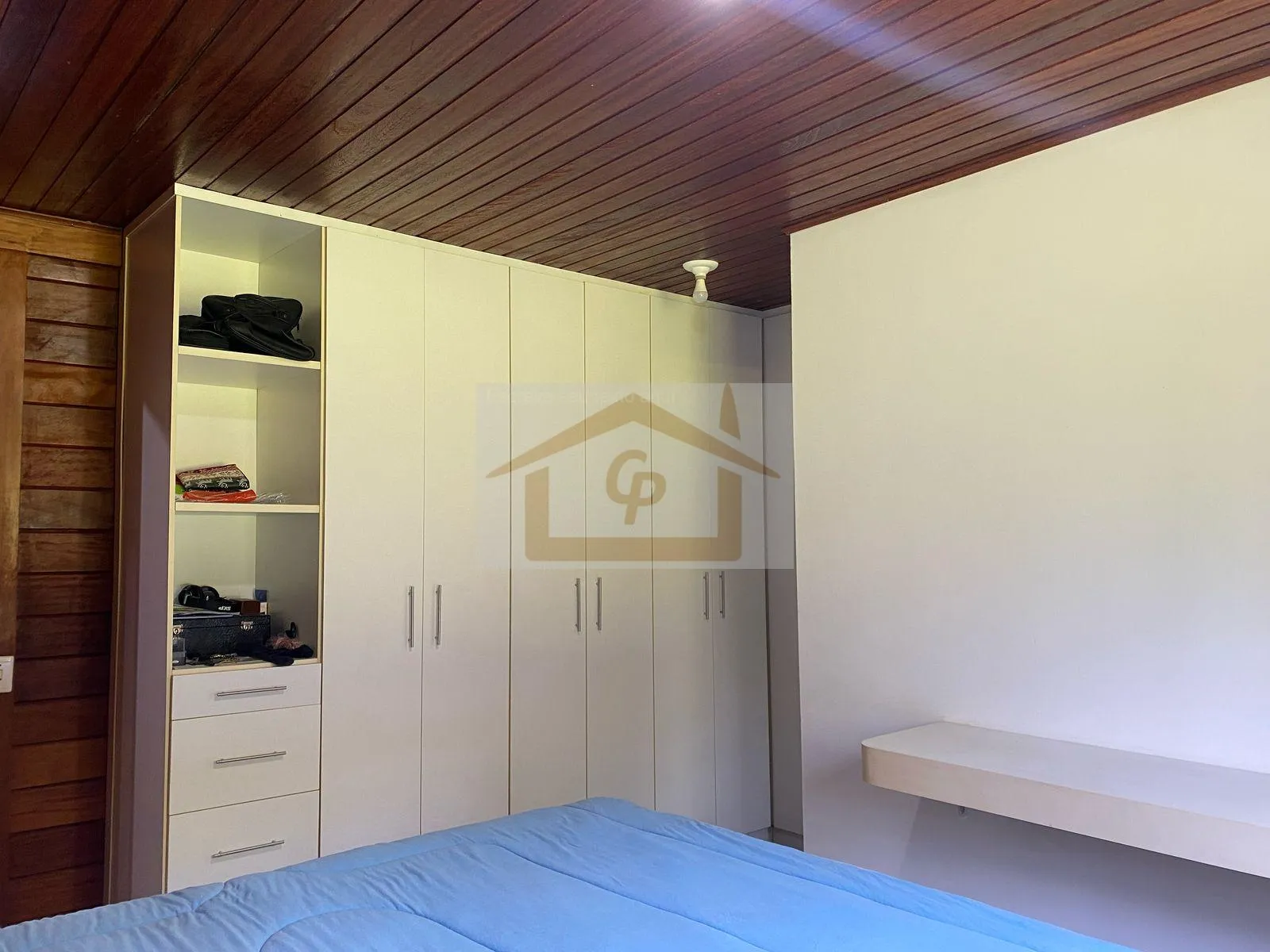 Imagem Casa mista com belo jardim 3 quartos sendo um suíte, 5 vagas. Rústico que encanta!