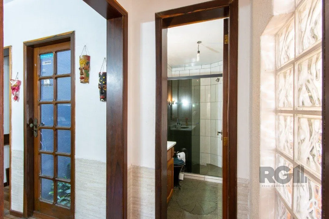 Imagem Casa para Venda - 300m², 3 dormitórios, sendo 1 suites, 4 vagas - Tristeza
