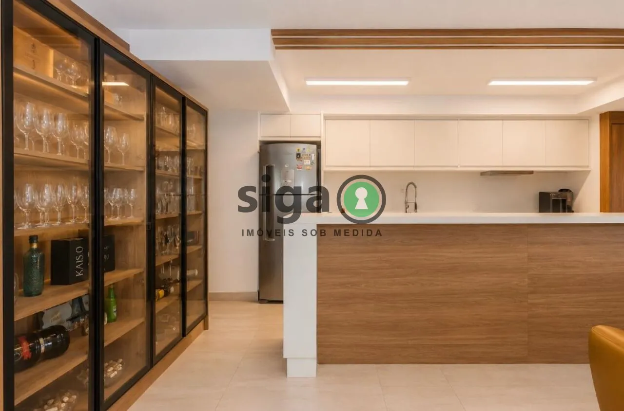 Imagem Apartamento em Perdizes à Venda, com 206m² com 4 suítes, 3 vagas, Semi Mobiliado.