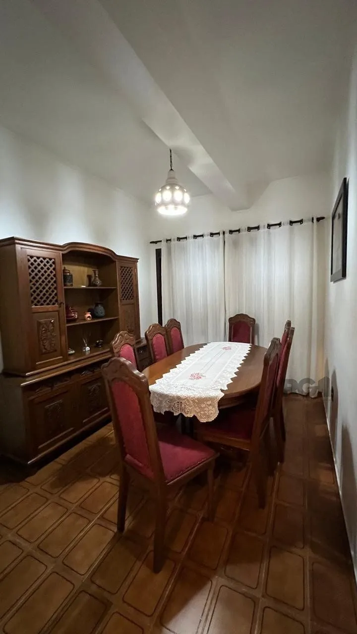 Imagem Apartamentos com 5 quartos, 2 suítes, 4 vagas de garagem, no bairro Santana, Porto Alegre/RS