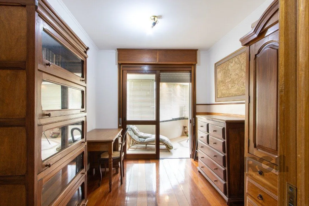 Imagem Apartamento semi mobiliado de 3 quartos com suíte no bairro Tristeza junto ao Colégio Mãe de Deus