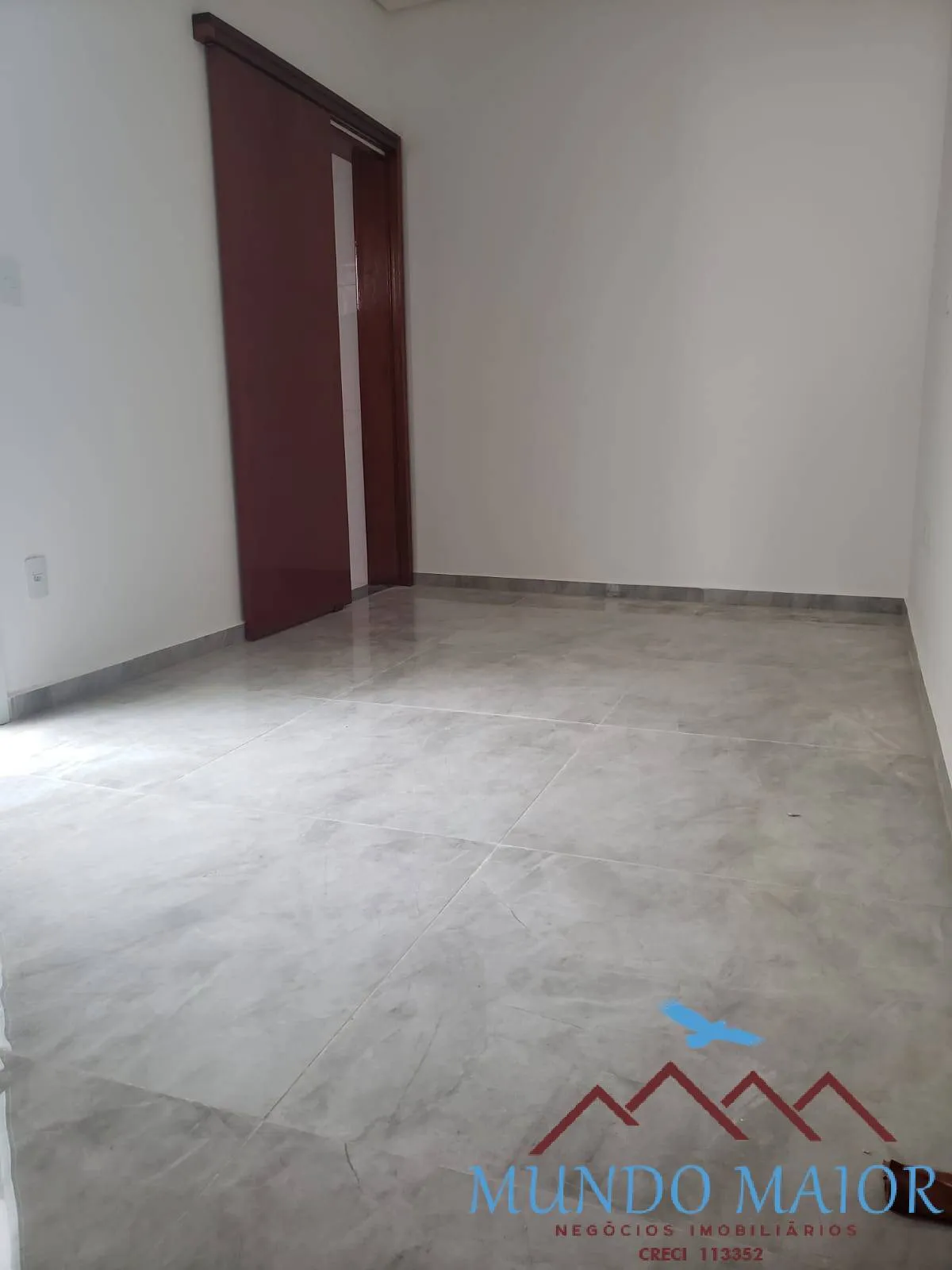 Imagem Casa Térrea com Porcelanato e Portão Automático - É Só Mudar!