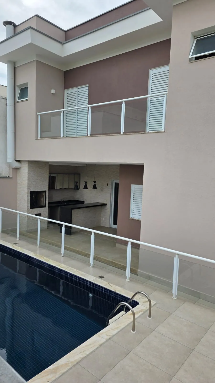 Imagem Sobrado Exclusivo Recém Reformado com 3 Suítes, Piscina Aquecida e Energia Fotovoltaica no Campos do Conde