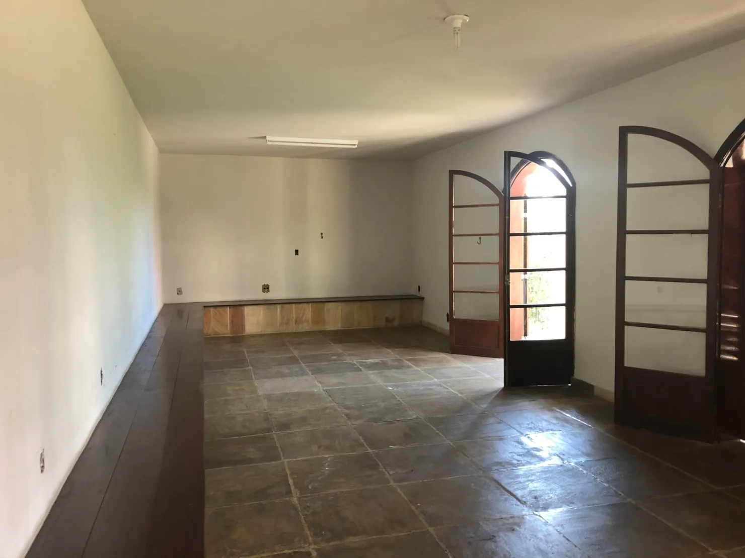 Imagem Comercial à venda 4 Quartos, 2 Suites, 8 Vagas, 786M², Jardim Boa Vista, Pindamonhangaba - SP