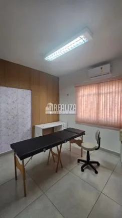 Imagem Espaçosa casa para alugar no bairro Vila Olímpica em Uberaba