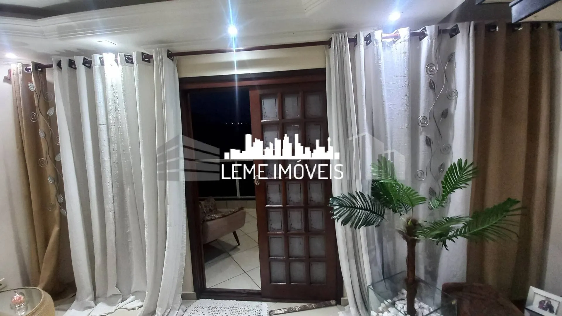 Imagem SOBRADO AMPLO COM DOCUMENTAÇÃO 100%!!! FINANCIE E UTILIZE O FGTS!!!