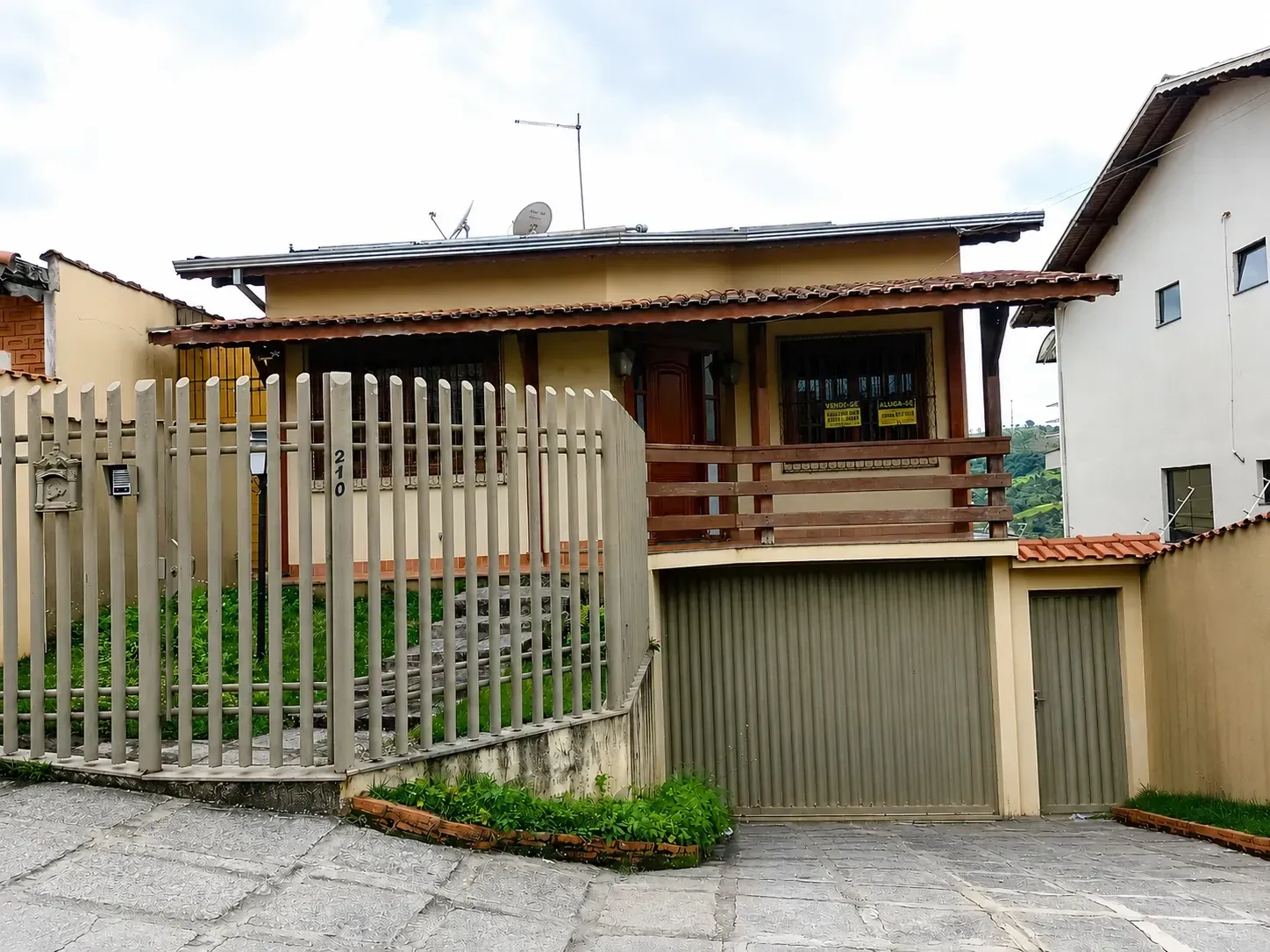 Imagem Casa com 3 Quartos à Venda, 208 m² em Centro - Poços de Caldas