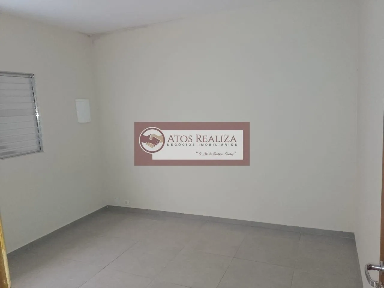 Imagem Oportunidade de locação no Guarapiranga. Alugo imóvel compacto de 1 dormitório, sala, cozinha, banheiro e Área de serviço, R$ 1.000
