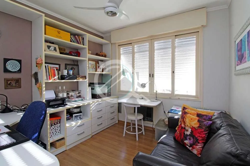 Imagem Localizado no coração do charmoso bairro Moinhos de Vento, este apartamento de 100m² oferece o eq...