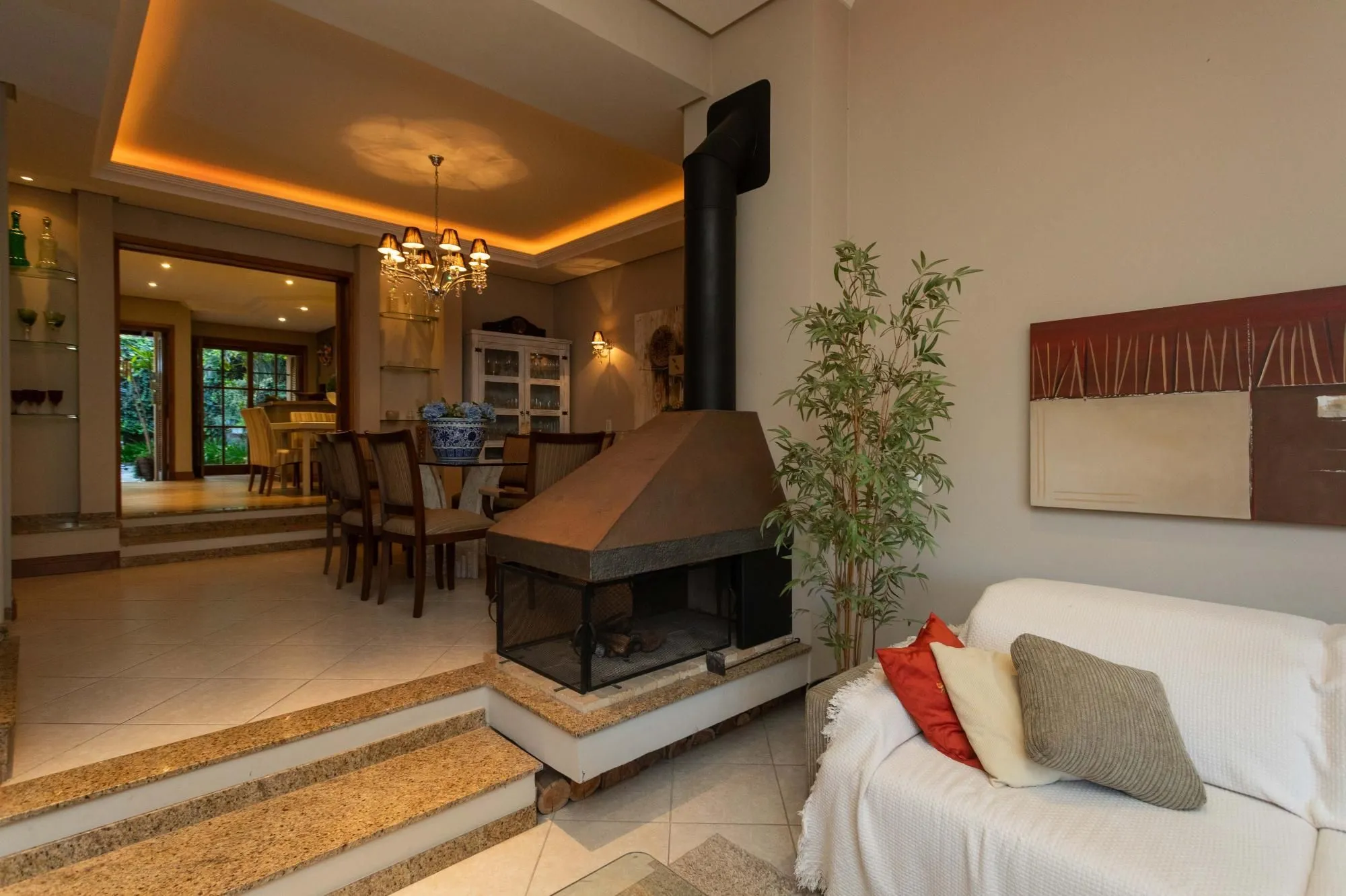 Imagem Casa no Chácara das Pedras com piscina e 316m2